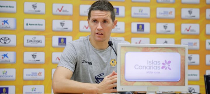 ganas y solidez defensiva vamos a estar bien""",Jaka Lakovic durante una rueda de prensa en el Club Baloncesto Gran Canaria.