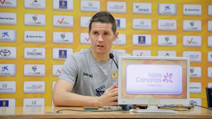 ganas y solidez defensiva vamos a estar bien""",Jaka Lakovic durante una rueda de prensa en el Club Baloncesto Gran Canaria.