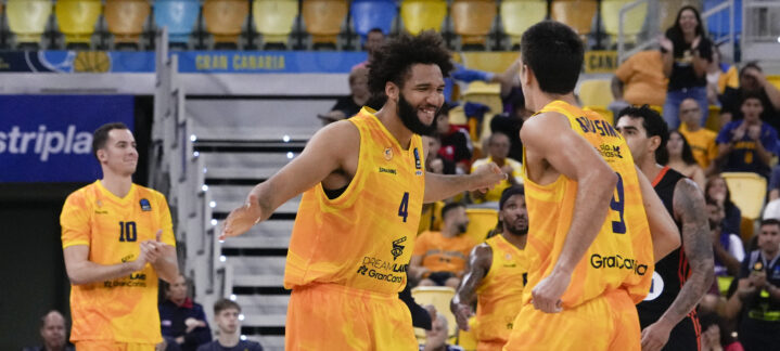 Jugadores del Dreamland Gran Canaria celebran un momento en el partido contra Ulm.
