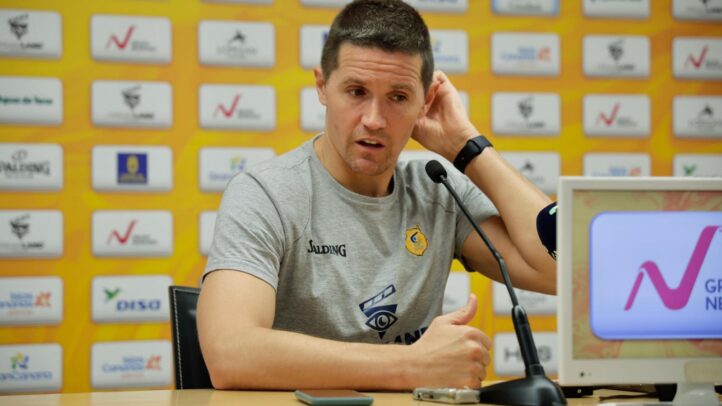 Jaka Lakovic durante una rueda de prensa sobre el equipo y el próximo partido.