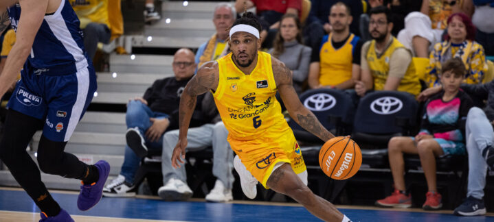 en diez claves",Jugador del Dreamland Gran Canaria avanza con el balón durante un partido de baloncesto.
