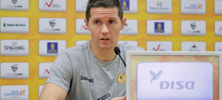 Jaka Lakovic durante una rueda de prensa, hablando sobre el próximo partido del Barça.