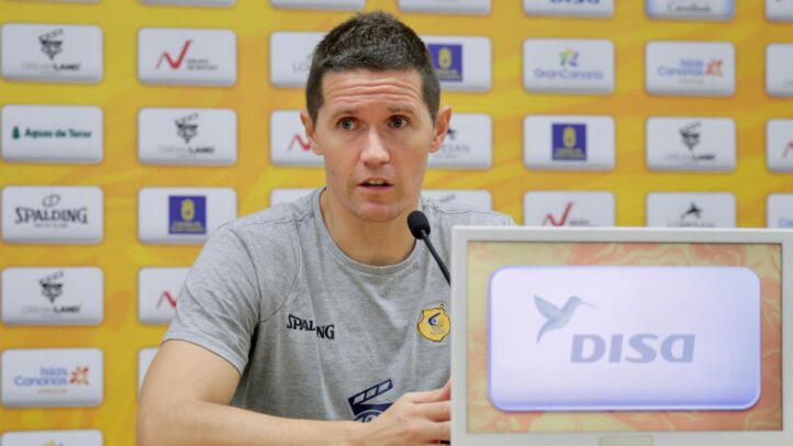 Jaka Lakovic durante una rueda de prensa, hablando sobre el próximo partido del Barça.