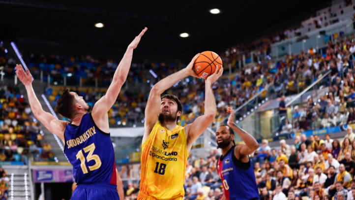 en diez claves",Jugador del Dreamland Gran Canaria lanza a canasta en un partido contra el Barça.