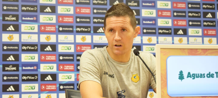 Entrenador Jaka Lakovic durante una conferencia de prensa en el Club Baloncesto Gran Canaria.