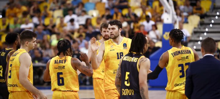 Jugadores del Dreamland Gran Canaria en un momento de partido en la BKT EuroCup.