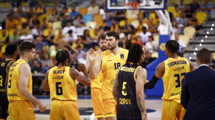 Jugadores del Dreamland Gran Canaria en un momento de partido en la BKT EuroCup.