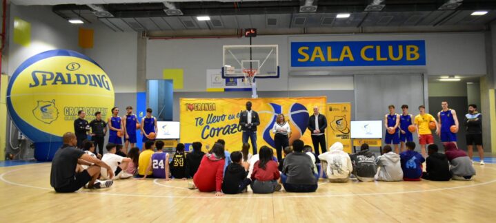 Evento de baloncesto con jóvenes en el Club Gran Canaria, mostrando integración y aprendizaje.