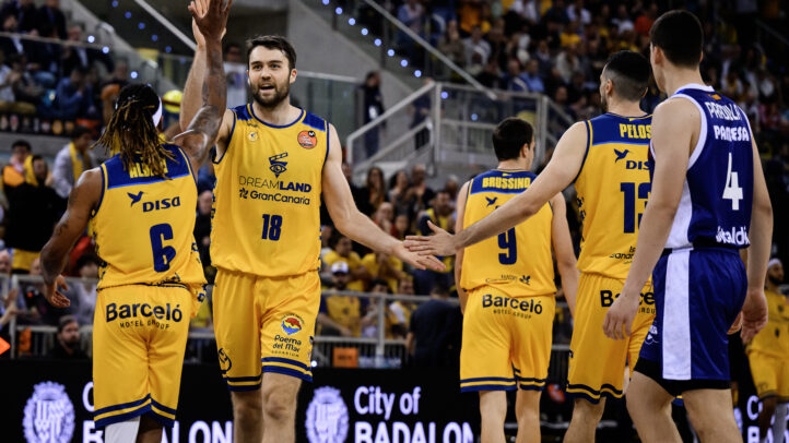en diez claves",Jugadores del Dreamland Gran Canaria celebran una jugada en el partido contra Valencia Basket.