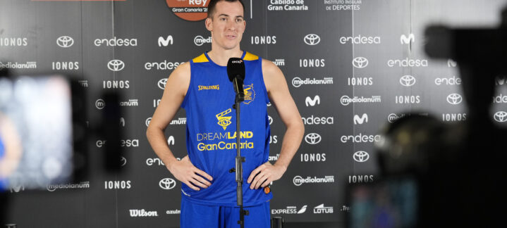 Jugador del Club Baloncesto Gran Canaria durante una rueda de prensa.