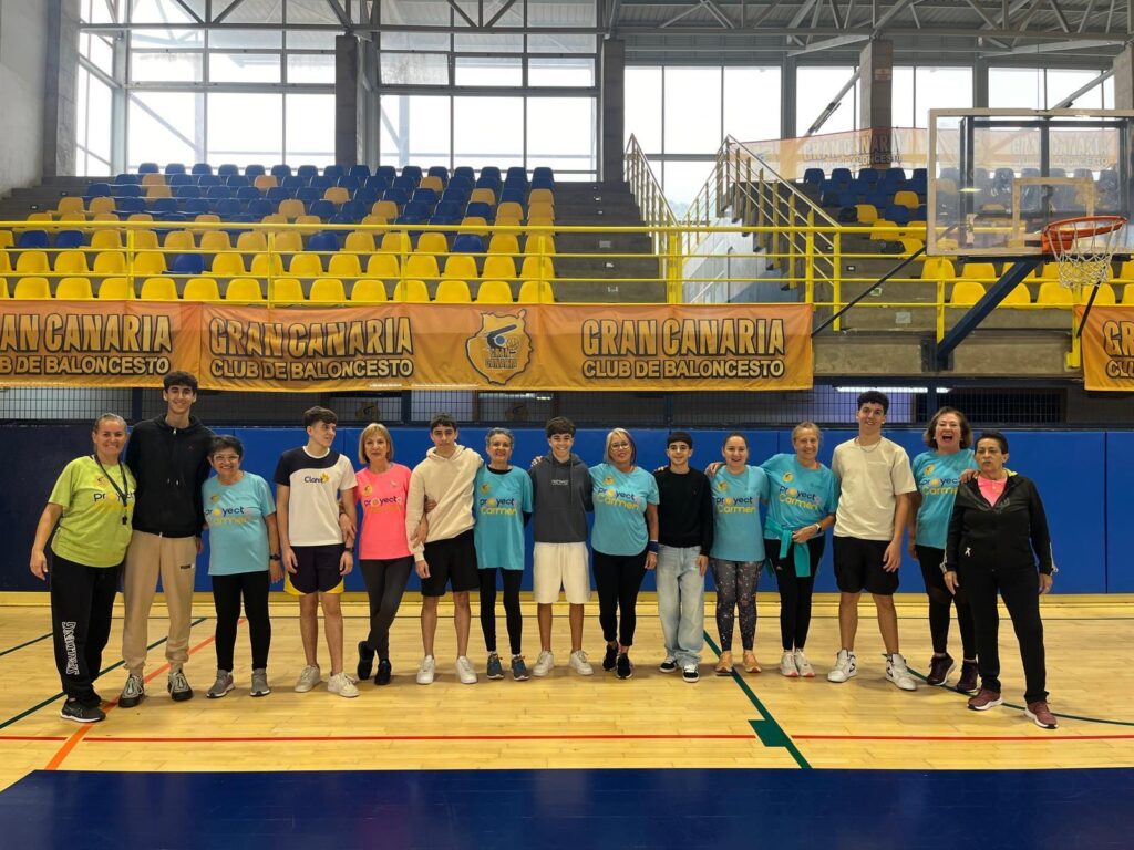  unidos en la colaboración del Programa WorkExperience",Grupo de participantes del Programa WorkExperience en el Club Baloncesto Gran Canaria.