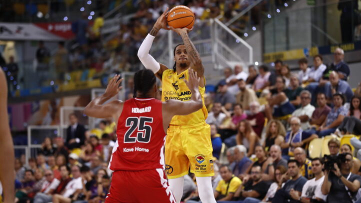 en diez claves",Jugador del Dreamland Gran Canaria lanza a canasta en un partido de baloncesto.
