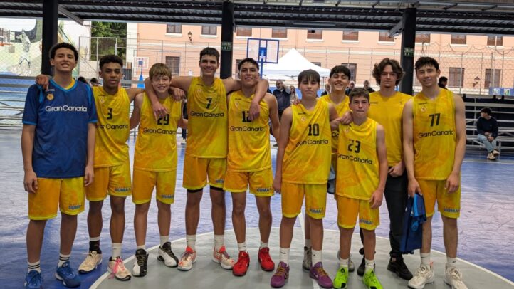 Jugadores del Club Baloncesto Gran Canaria en una jornada de formación y entrenamiento.