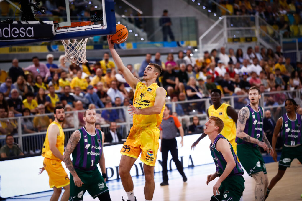 Ziga Samar realiza un mate durante un partido del Dreamland Gran Canaria.