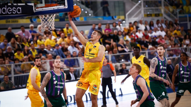 Ziga Samar realiza un mate durante un partido del Dreamland Gran Canaria.