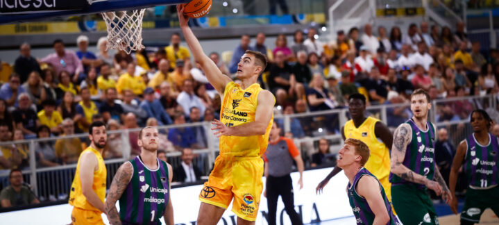 Ziga Samar realiza un mate durante un partido del Dreamland Gran Canaria.