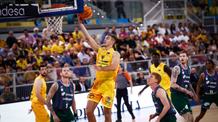 Ziga Samar realiza un mate durante un partido del Dreamland Gran Canaria.