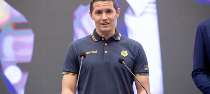 unidos hasta 2027",Jaka Lakovic habla en un evento del Club Baloncesto Gran Canaria.
