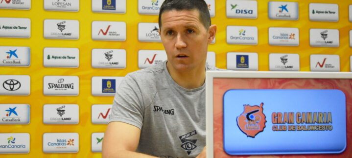 Jaka Lakovic en rueda de prensa del Club Baloncesto Gran Canaria, hablando sobre el equipo.