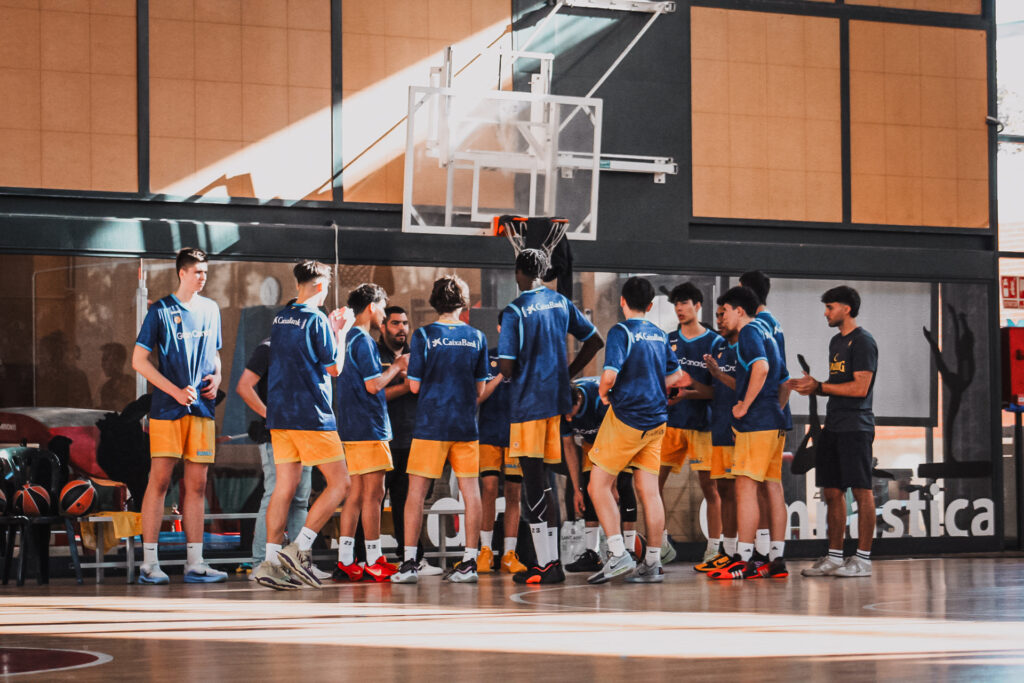 Jugadores del cadete masculino del CB Gran Canaria en concentración antes del campeonato.