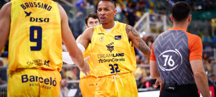 Jugadores del Dreamland Gran Canaria celebran una victoria en el Arena.