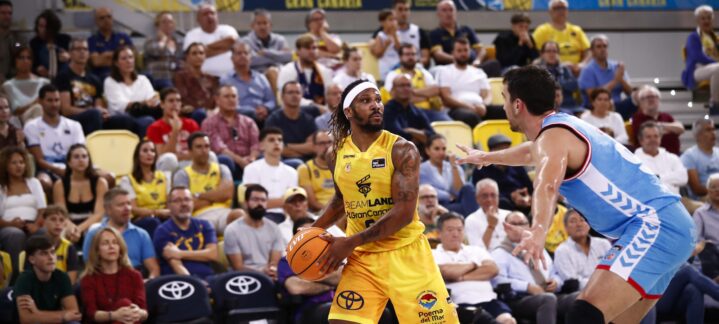 en diez claves",Partido entre Río Breogán y Dreamland Gran Canaria con jugadores en acción y público animado.