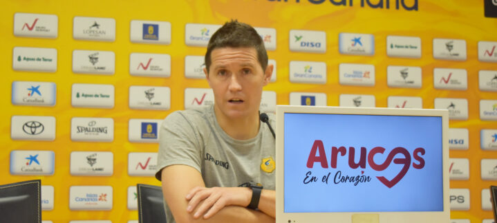 Jaka Lakovic durante una rueda de prensa en el Club Baloncesto Gran Canaria.