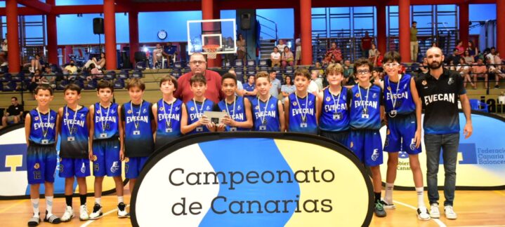 Equipo de preminibasket celebra su participación en el Campeonato de Canarias.