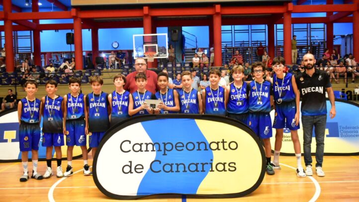 Equipo de preminibasket celebra su participación en el Campeonato de Canarias.