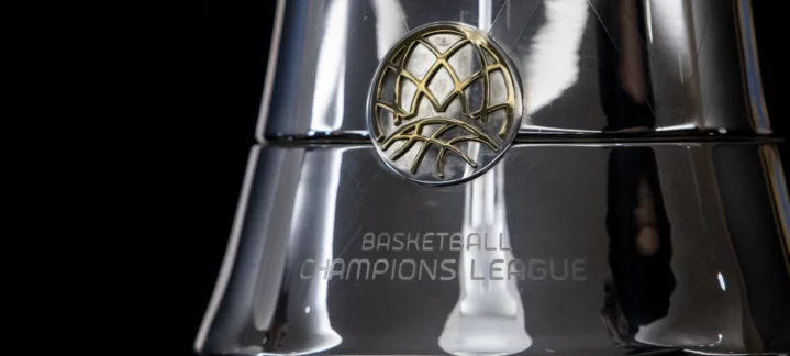 Trofeo de la Basketball Champions League con detalle del emblema y nombre grabado.