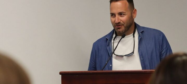 presente en las jornadas 'Acciones estratégicas de accesibilidad en el deporte'",Javi Choren habla en las jornadas sobre accesibilidad en el deporte.