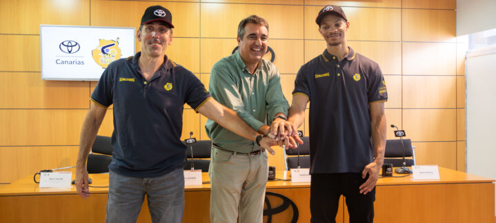 en Toyota Canarias: ""Donde quiera que me necesite el entrenador, trataré de ayudar""",Isaiah Wong con directivos del Club Baloncesto Gran Canaria en un evento de presentación.