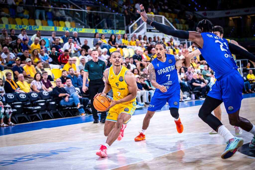 Isaiah Wong, en acción de juego. 