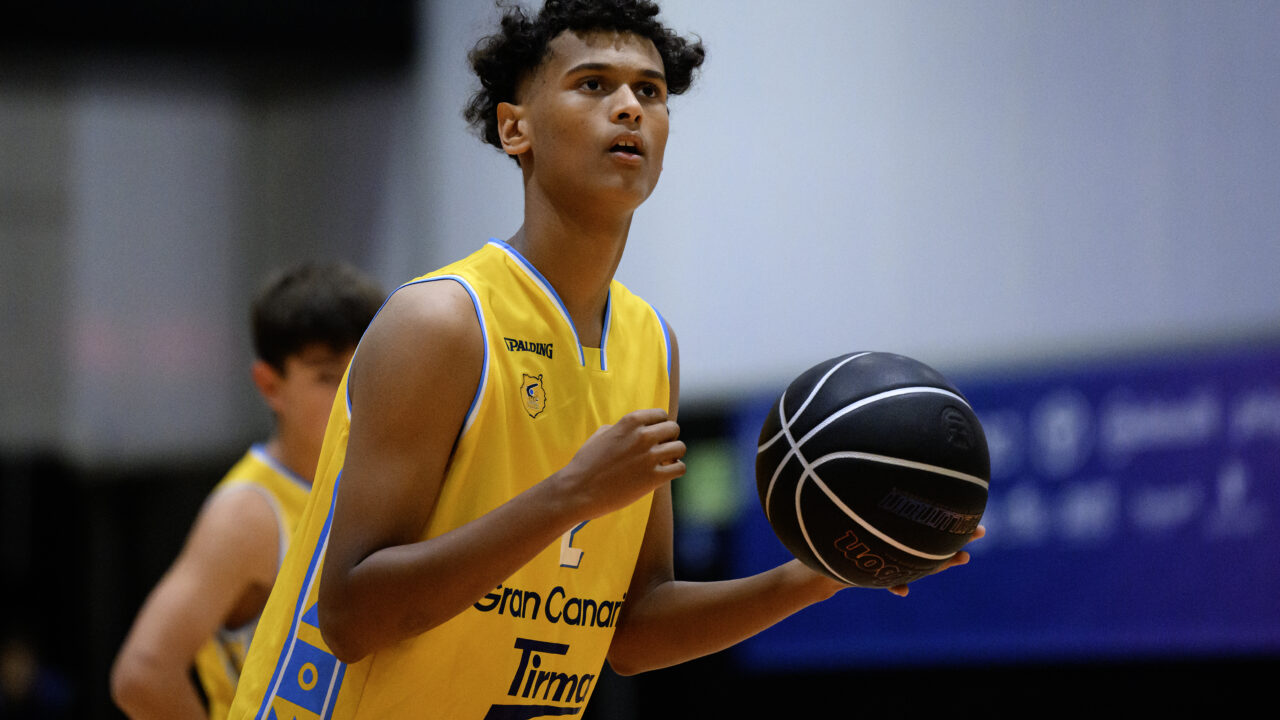 Un jugador del infantil de la Minicopa Endesa en la fase previa de noviembre de 2025