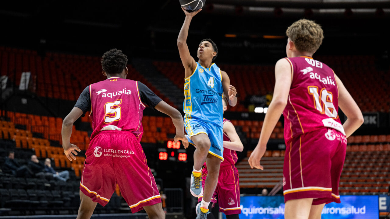 Un jugador del infantil de la Minicopa Endesa en la fase previa de noviembre de 2025