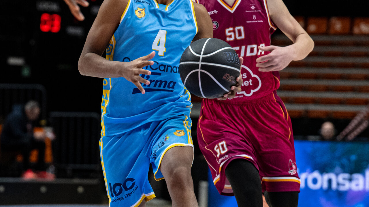Un jugador del infantil de la Minicopa Endesa en la fase previa de noviembre de 2025