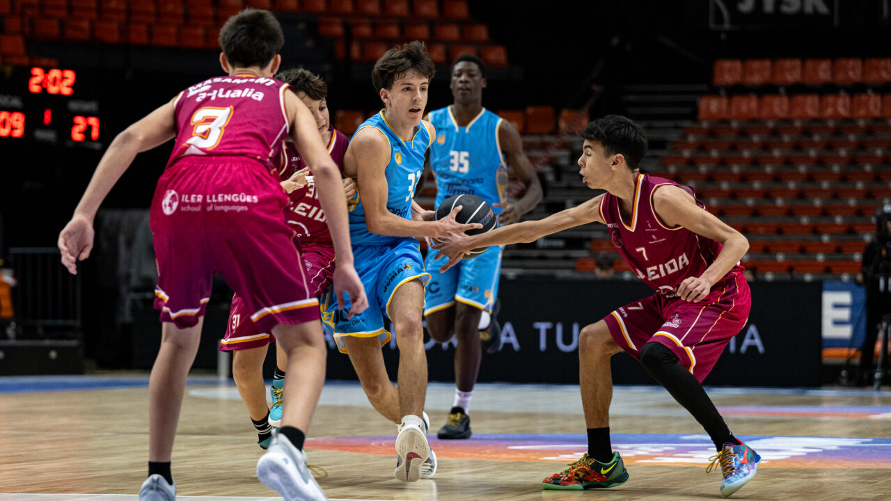 Un jugador del infantil de la Minicopa Endesa en la fase previa de noviembre de 2025