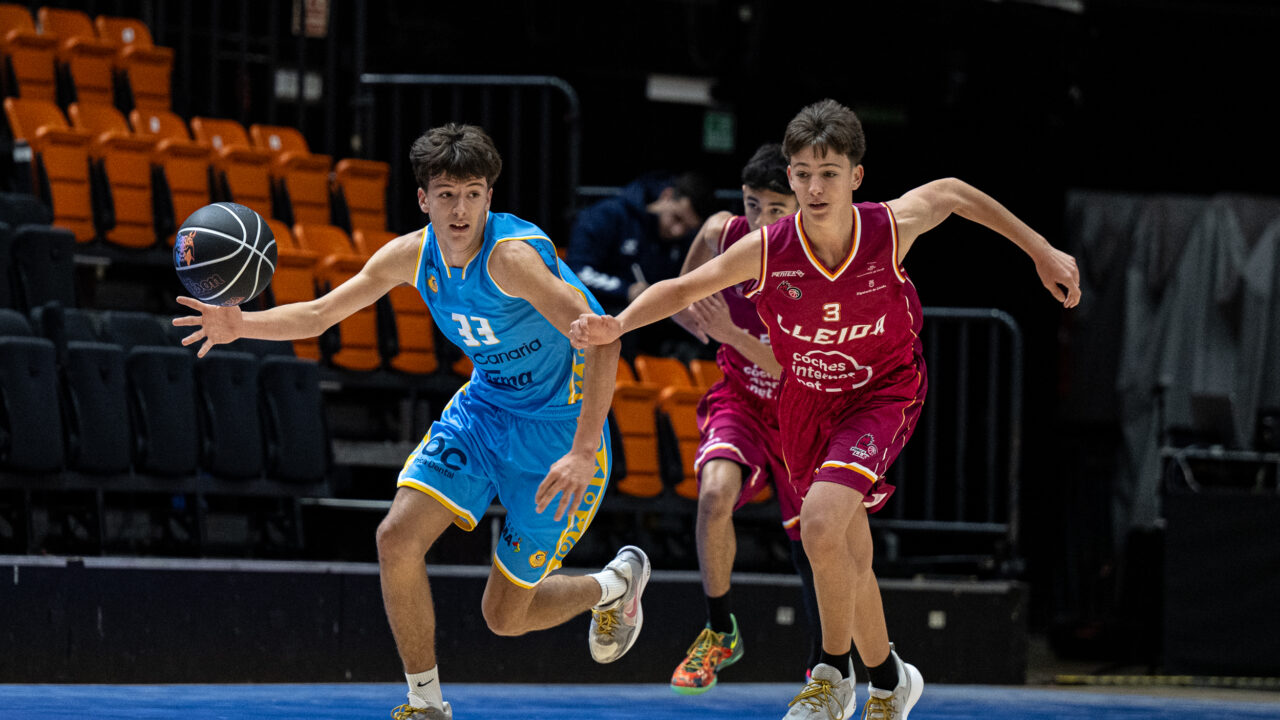 Un jugador del infantil de la Minicopa Endesa en la fase previa de noviembre de 2025