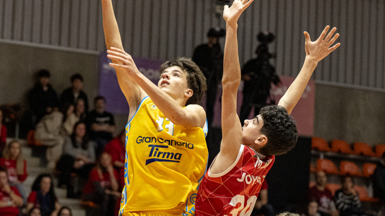 Un jugador del infantil de la Minicopa Endesa en la fase previa de noviembre de 2025