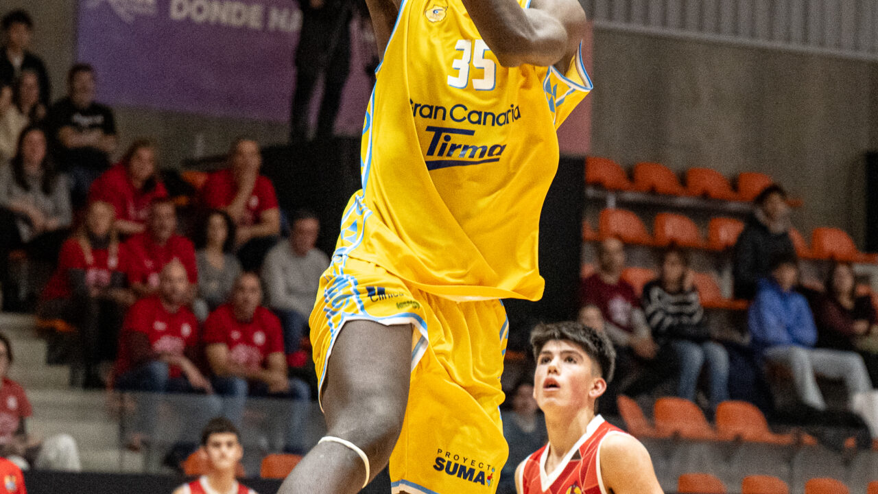 Un jugador del infantil de la Minicopa Endesa en la fase previa de noviembre de 2025