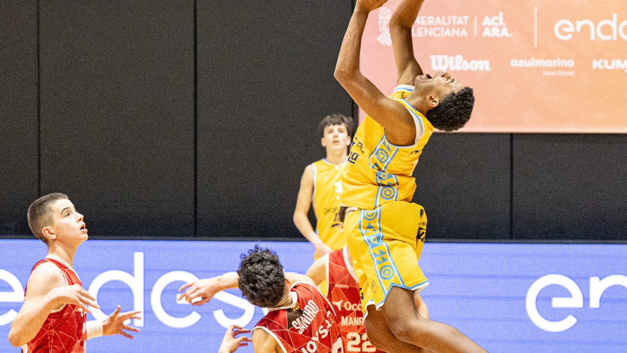 Un jugador del infantil de la Minicopa Endesa en la fase previa de noviembre de 2025