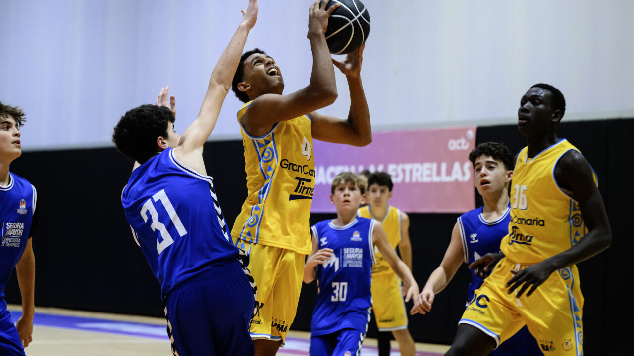 Un jugador del infantil de la Minicopa Endesa en la fase previa de noviembre de 2025