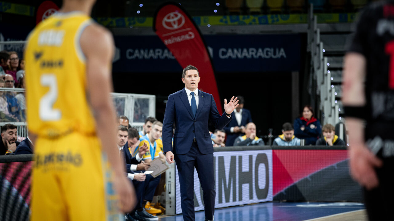 Jaka Lakovic dirigiendo