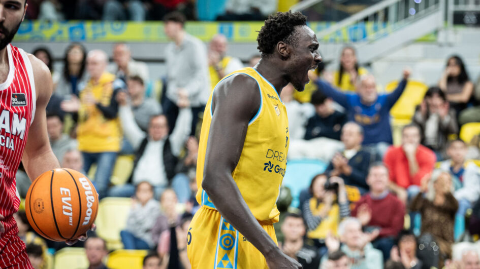 Kur Kuath ante UCAM Murcia.