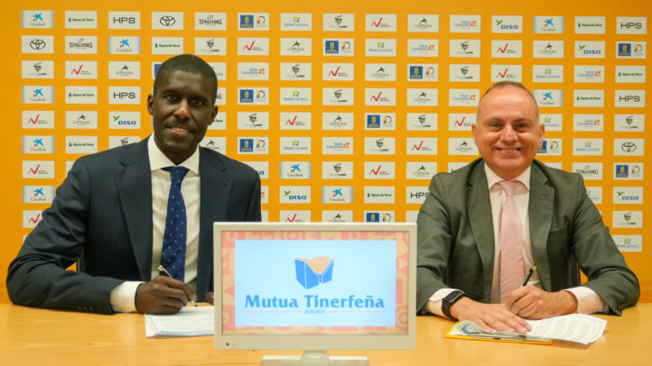 Firma del acuerdo con Mutua Tinerfeña.