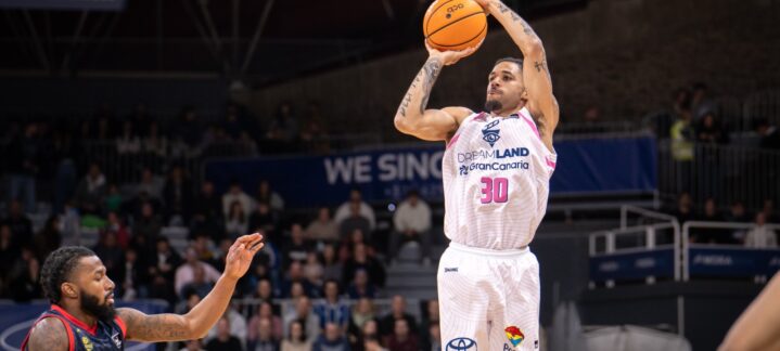 Suspensión de Kassius Robertson