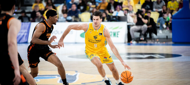 Nico Brussino, en acción ofensiva.