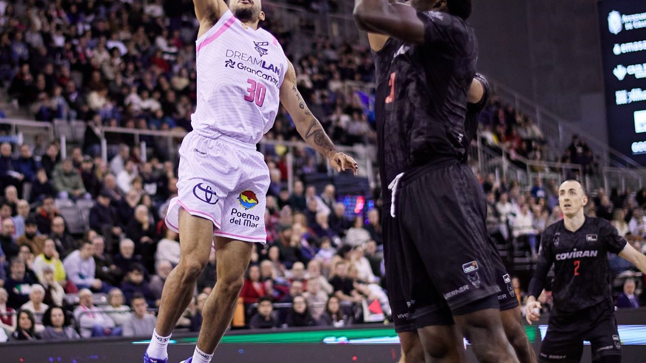 Kassius Robertson, en acción ofensiva.
