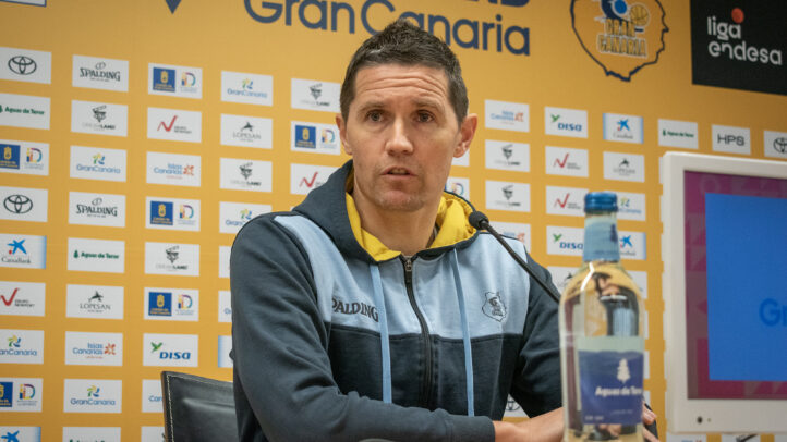 Imagen de Jaka Lakovic en rueda de prensa.