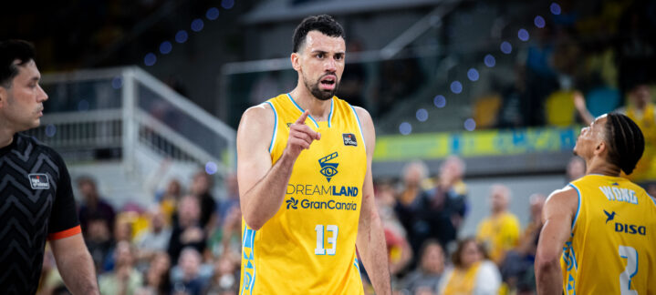 Pierre Pelos, en acción de juego.